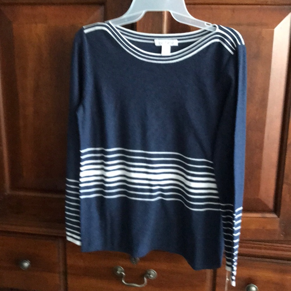 Belford size M navy and white sweater. NWT,